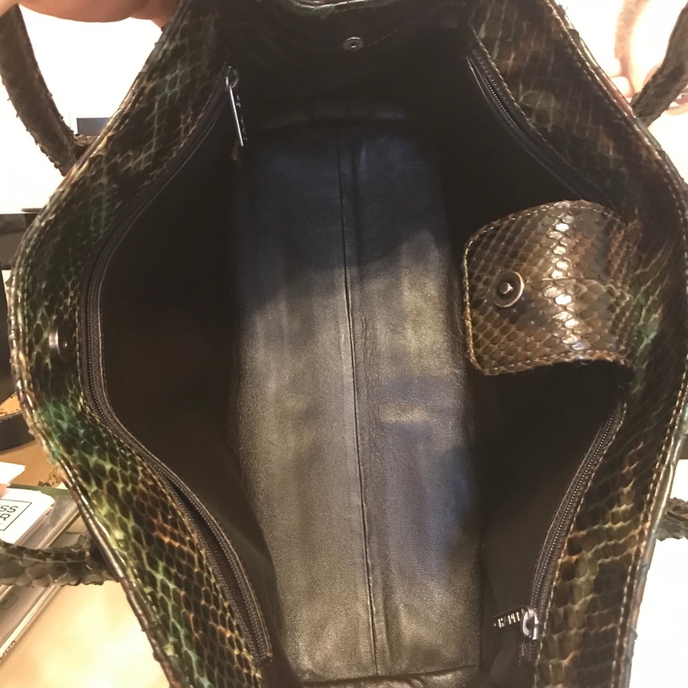 ❤️keeping❤️ CHANEL PYTHON TOTE NEW brown green python tassel beautiful ❤️ - Picture 12 of 16